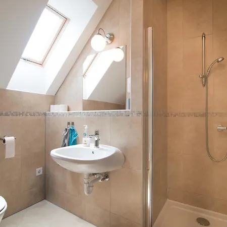 Vamosi Vendeghaz * Nemesvámos