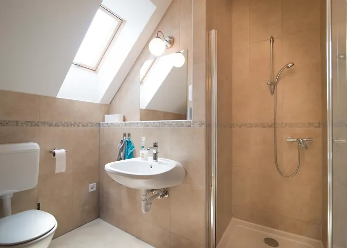 Vamosi Vendeghaz * Nemesvámos