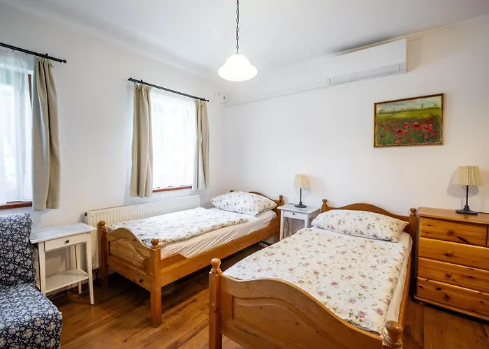 Vamosi Vendeghaz * Nemesvámos