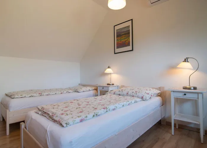 Vamosi Vendeghaz * Nemesvámos